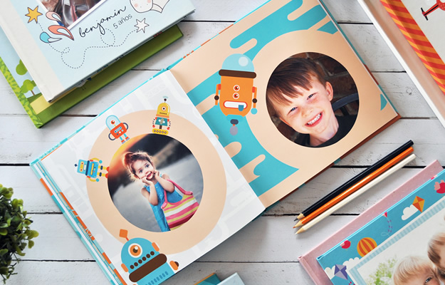 Roboticons. Diseño de fotolibro infantil para descargar gratis y completar con tus fotos!