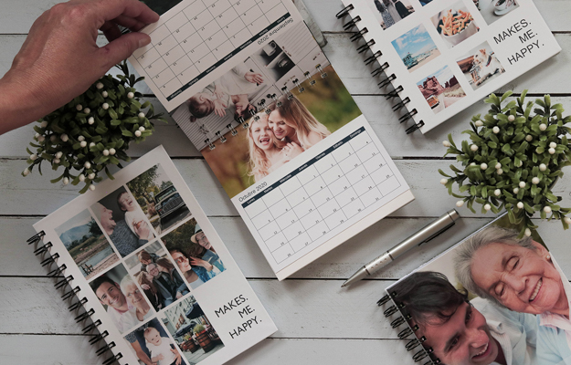 Makes Me Happy. Diseño de calendario personalizado de escritorio para descargar gratis y completar con tus fotos en el soft de compu!
